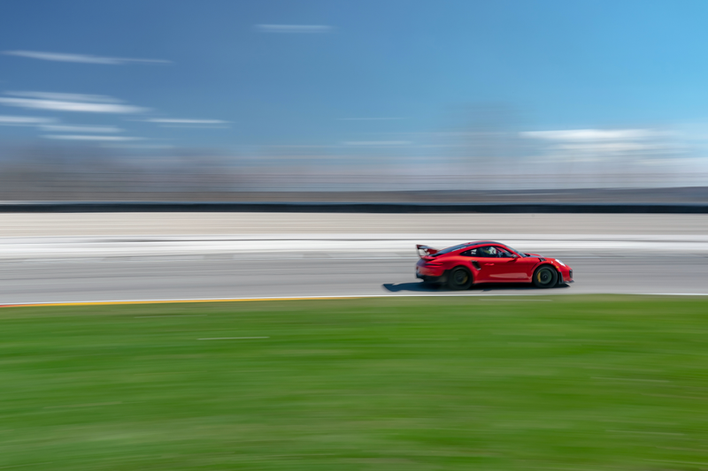 Illustration for article titled How the Extreme Porsche 911 GT3 RS Compares to the Even Faster Porsche 911 GT2 RS